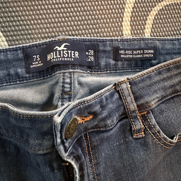 🌺Hollister mid rise super skinny jeans🌺 - Picture 3 of 3